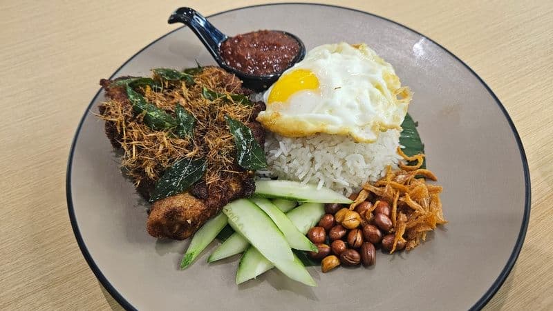 Nasi Lemak Ayam Berempah